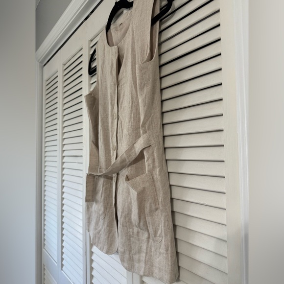 Button-Down Vest with Pockets - Picture 3 of 6